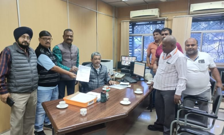 रेल एंड स्ट्रक्चरल मिल में हुई दुर्घटना के लिए जिम्मेदार पर कार्रवाई हेतु बीएमएस प्रतिनिधि मंडल मुख्य महाप्रबंधक से मिले-चन्ना केशवलू रेल एंड स्ट्रक्चरल मिल में हुई दुर्घटना के लिए जिम्मेदार पर कार्रवाई हेतु बीएमएस प्रतिनिधि मंडल मुख्य महाप्रबंधक से मिले-चन्ना केशवलू