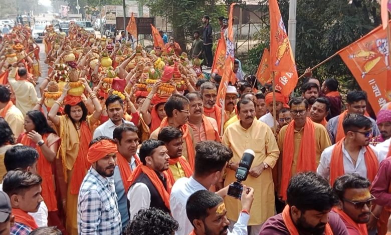 भिलाई: भगवा रंग में सराबोर रहा सेक्टर 5,भव्य झाकियों के साथ कलश यात्रा निकाली गई