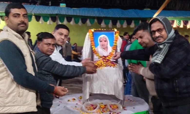 कासगंज: चेयरमैन चांद अली ने शोकाकुल परिवार को दी सांत्वना