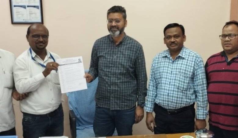 भिलाई: निर्माण कार्य सर्वथा उचित नहीं है। इस पर उच्च प्रबंधन को संज्ञान लेना चाहिए,प्रशासन के नाम पत्र सौंपा