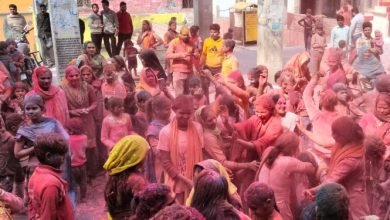 कासगंज: बसंत पंचमी महोत्सव पर तीर्थ नगरी में वराह मंदिर में उड़ा अबीर रंग गुलाल