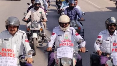 जिला शिक्षा अधिकारी कार्यालय दुर्ग से फिर हेलमेट एवं मतदाता जन जागरूकता पुरुष हेलमेट रैली निकाली…दिलाई शपथ