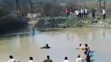 उत्तर प्रदेश: कासगंज में श्रद्धालुओं से भरा ट्रैक्टर ट्राली तालाब में पलटा, 22 लोगों की मौत