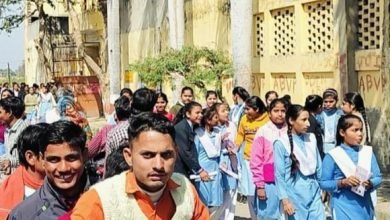 यूपी बोर्ड हाईस्कूल गणित की परीक्षा हुई,आसान पेपर देखा तो खिल उठे परीक्षार्थियों के चेहरे