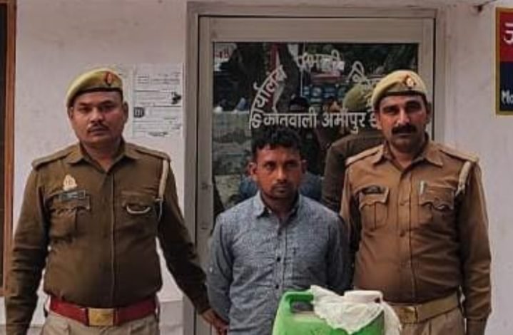 कासगंज: 15 लीटर कच्ची शराब जब्त