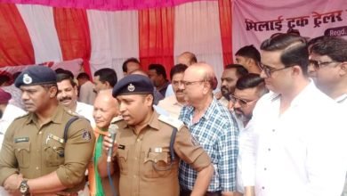 भिलाई ट्रक ट्रेलर ट्रांसपोर्टर्स एसोसिएशन ने किए हेलमेट वितरण, जन जागरूकता का दिया संदेश