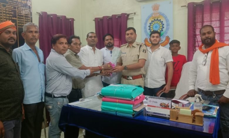 सुपेला के नए थाना प्रभारी राजेश मिश्रा का हुआ भव्य स्वागत