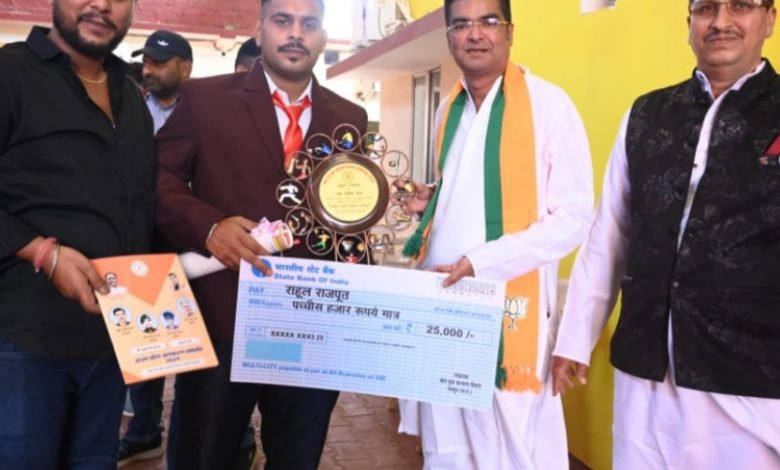 भिलाई: भिलाई के रस्साकशी खिलाड़ी राहुल को शहीद पंकज विक्रम सम्मान,विधायक ने दी बधाई