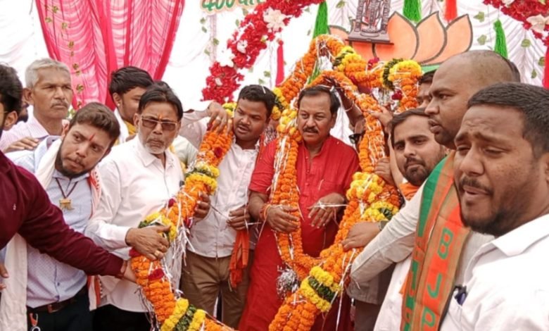 दुर्ग सांसद के जन्मदिन पर युवा मोर्चा ने दी बधाई,400 पार का लगाया नारा दुर्ग सांसद के जन्मदिन पर युवा मोर्चा ने दी बधाई,400 पार का लगाया नारा