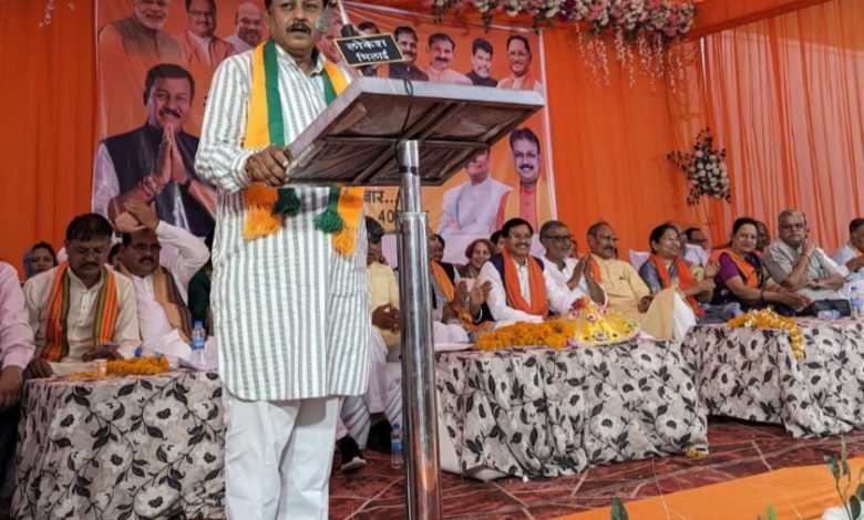 कार्यकर्ता सम्मेलन में विपक्षियों पर जमकर साधा निशाना