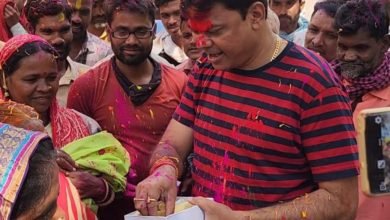 सफाई कर्मियों संग उप नेता प्रतिपक्ष दया सिंह ने खेली होली