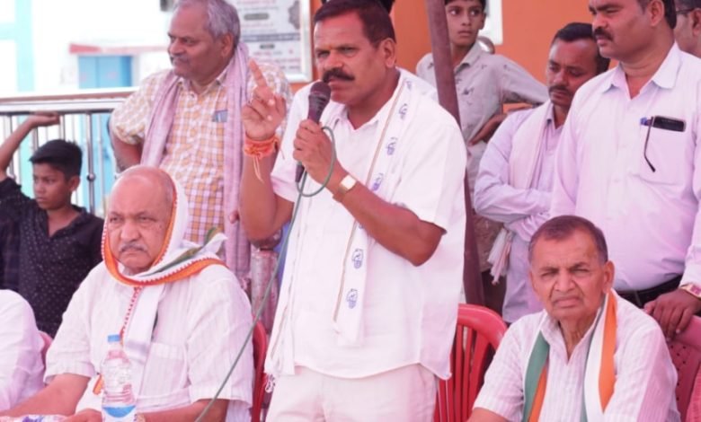 भिलाई: हमारे बेमेतरा जिले के मूल निवासी राजेन्द्र को हम सब मिलकर जिताएंगे – रविन्द्र चौबे