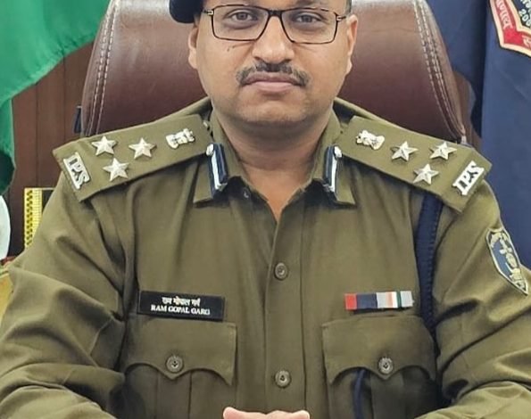 दुर्ग: पुलिस महानिरीक्षक दुर्ग रेंज रामगोपाल गर्ग ने गूगल को दिया नोटिस दुर्ग: पुलिस महानिरीक्षक दुर्ग रेंज रामगोपाल गर्ग ने गूगल को दिया नोटिस