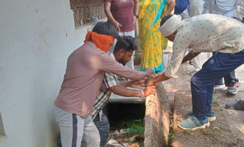 भिलाई: निगम की कार्यवाही, नालियों पर किए गए अवैध कब्जाधारियों पर कार्रवाई शुरू भिलाई: निगम की कार्यवाही, नालियों पर किए गए अवैध कब्जाधारियों पर कार्रवाई शुरू