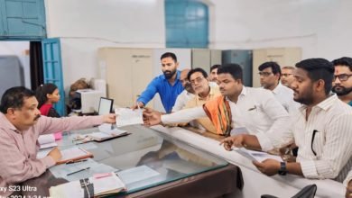 केम्प क्षेत्र में बड़ी शैक्षणिक संस्था चालू कराया जाए,जनता की सुविधा हेतु डीएम से भेंट की – अमित मिश्रा