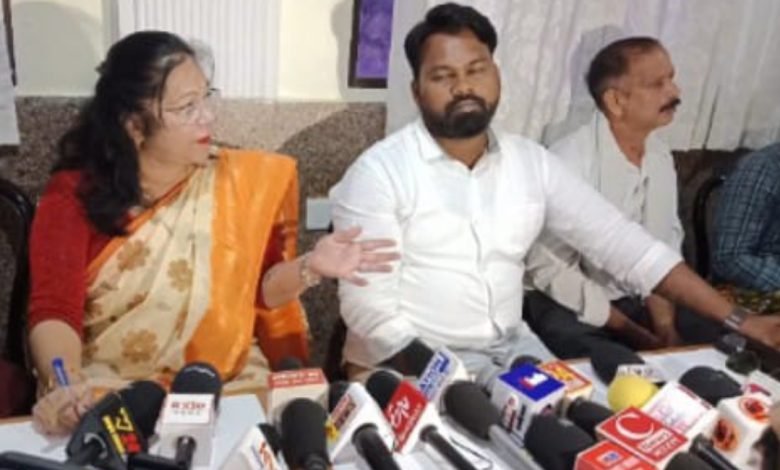 पूर्व गृहमंत्री के करीबी पर लगा लाखों की ठगी का आरोप