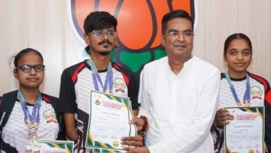 छत्तीसगढ़: नेशनल आर्म रेसलिंग में छत्तीसगढ़ के लिए 21 पदक जीतने वाले खिलाड़ियों को विधायक रिकेश सेन ने किया सम्मानित