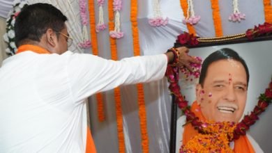 प्रथम पुण्यतिथि पर विधायक रिकेश पहुंचे स्व. विद्यारतन भसीन के निवास, पुष्पांजलि अर्पित कर किया नमन, कहा- “भिलाई को संवारने विद्यारतनजी का अभिन्न योगदान
