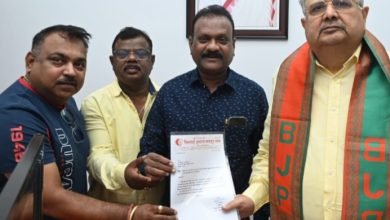 भिलाई इस्पात मज़दूर संघ ने विधानसभा अध्यक्ष डा0 रमन सिंह को निमंत्रण पत्र दिया