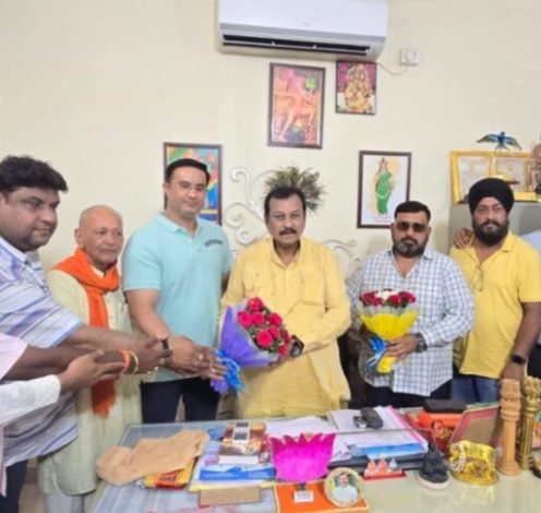 भिलाई ट्रक ट्रेलर ट्रांसपोर्ट्स एसोसिएशन के पदाधिकारियों एवं सदस्यों ने सांसद से सौजन्य मुलाकात कर की चर्चा