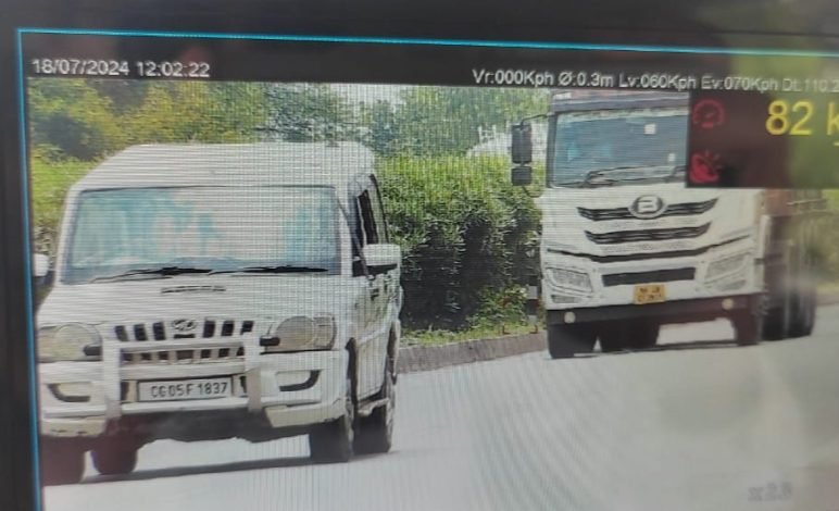 इंटरसेप्टर वाहन से की गई तेज रफ्तार वाहनो पर हुई कार्यवाही