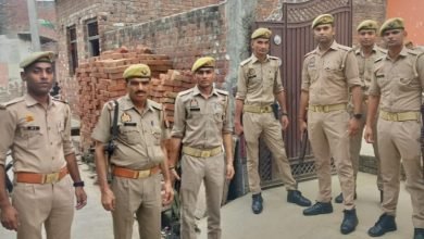 अमांपुर राधा-कृष्ण मंदिर पर सतर्कता के लिए तीसरे दिन भी पुलिसबल तैनात