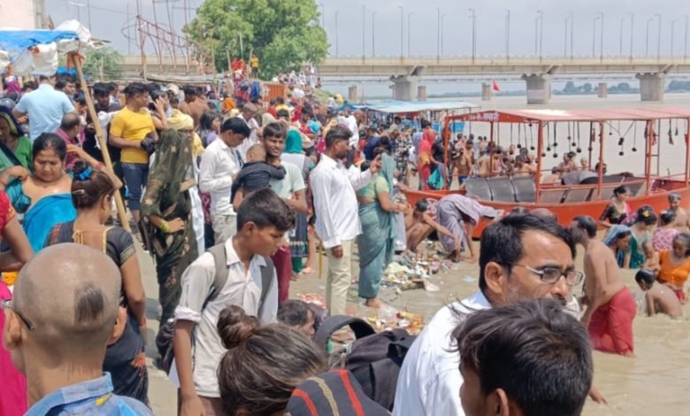 कासगंज: गुरु पूर्णिमा पर हर हर गंगे से गूजें घाट कासगंज: गुरु पूर्णिमा पर हर हर गंगे से गूजें घाट