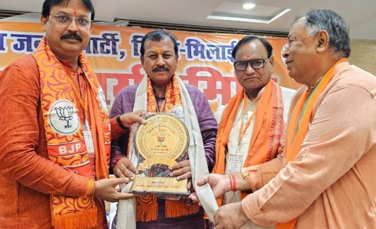 कार्यकर्ताओं ने सरकार बनाया है और कार्यकर्ता ही चलाएंगे-विजय बघेल कार्यकर्ताओं ने सरकार बनाया है और कार्यकर्ता ही चलाएंगे-विजय बघेल