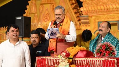 भिलाई में महादेव के भक्ति में लीन शिवभक्त: पं. प्रदीप मिश्रा द्वारा शिवमहापुराण कथा का चौथा दिन… विस अध्यक्ष रमन सिंह समेत कई अधिकारी और जनप्रतिनिधि हुए शामिल… पार्वती माता के क्रोध और महादेव और पार्वती की विवाह की कहानी