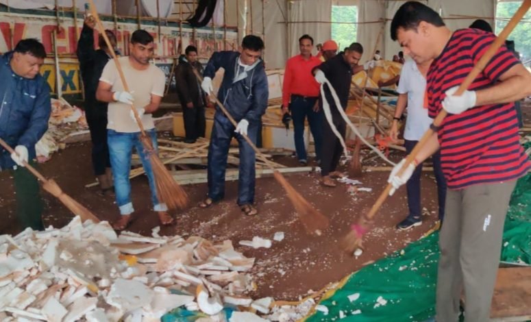 बोल बंम समिति ने हाथ में झाड़ू थामकर चलाया स्वच्छता अभियान