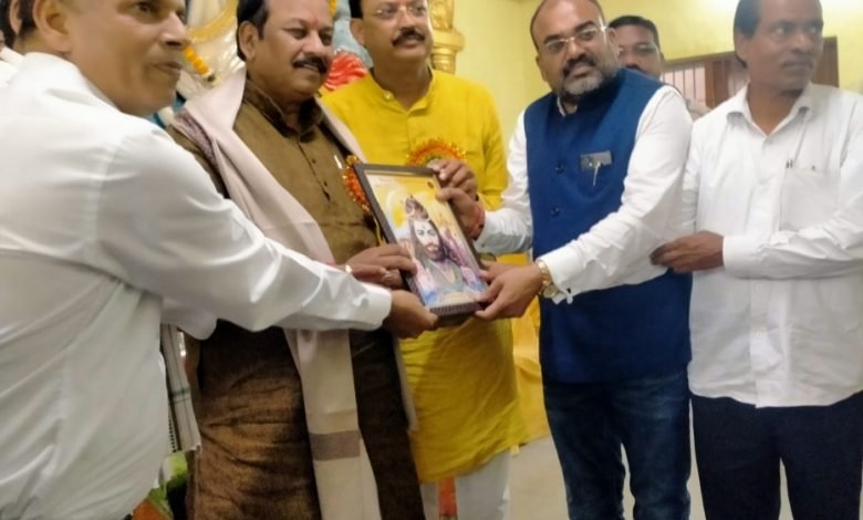 भिलाई: हम सभी को एक सूत्र में बंधे रहना होगा,छत्तीसगढ़ की परम्परा को बनाएं रखना होगा-सांसद भिलाई: हम सभी को एक सूत्र में बंधे रहना होगा,छत्तीसगढ़ की परम्परा को बनाएं रखना होगा-सांसद