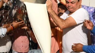 भिलाई: समिति के अध्यक्ष दया सिंह ने 101 किलो दूध से राजराजेश्वरी मंदिर में किया रुद्राभिषेक….जानिए
