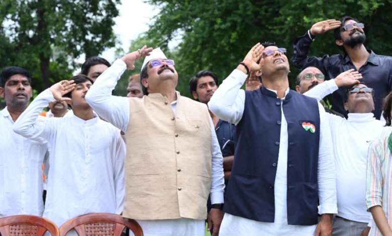 भिलाई में शान से लहराया तिरंगा, विधायक ने किया ध्वजारोहन…जानिए भिलाई में शान से लहराया तिरंगा, विधायक ने किया ध्वजारोहन…जानिए