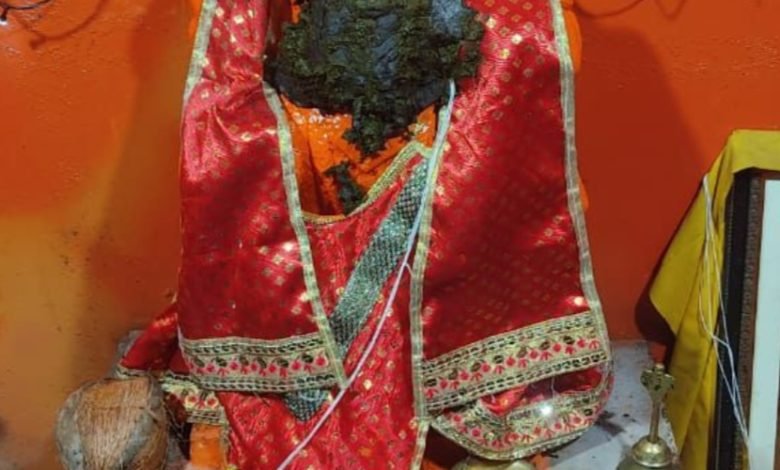 भिलाई: हनुमान की मूर्ति पर गोबर लगा दिखने पर मचा हड़कंप,कार्यवाही करने की मांग