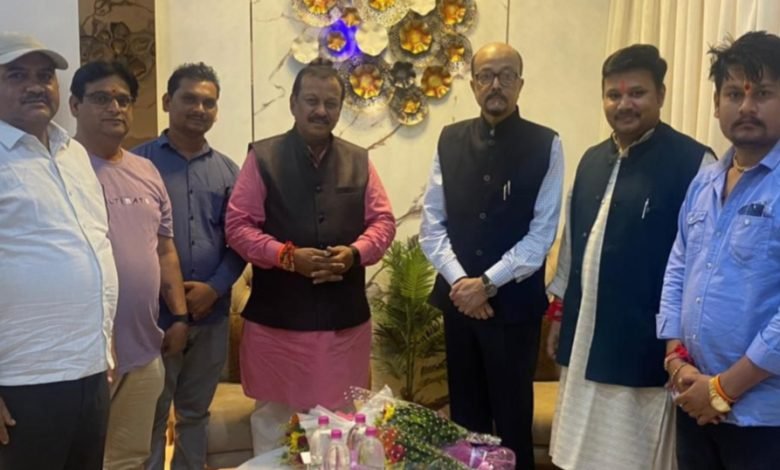 भिलाई: प्रदेश महामंत्री जय प्रकाश यादव ने राज्यपाल रमेन डेका से मुलाकात कर श्रमिको की समस्या को ध्यान आकर्षण कराया…जानिए