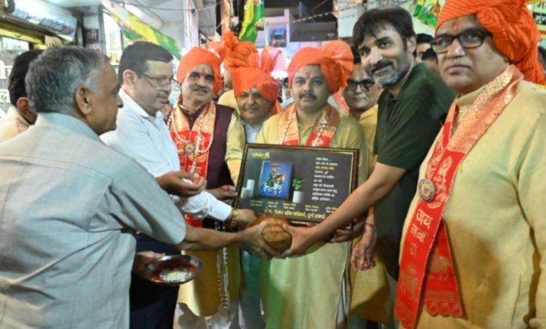 दुर्ग: शोभायात्रा भंडारा के साथ स्वर्णीय महोत्सव का समापन दुर्ग: शोभायात्रा भंडारा के साथ स्वर्णीय महोत्सव का समापन