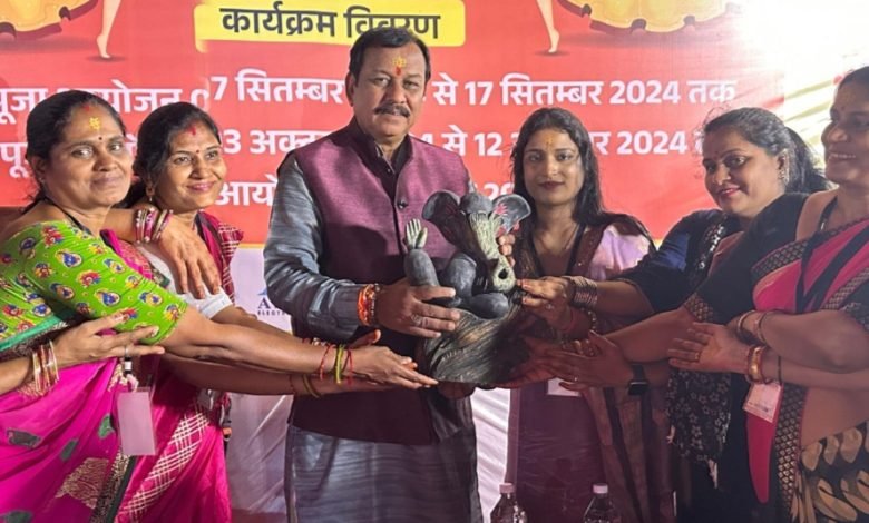 भिलाई: शहर के सबसे लोकप्रिय पंडाल में सांसद विधायक ने की पूजा अर्चना,हजारों श्रद्धालुओं का उमड़ा जनसैलाब