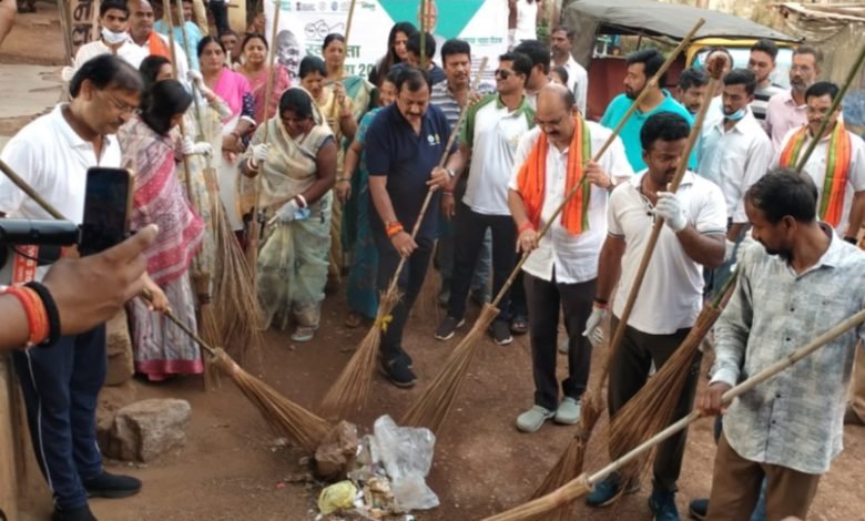 प्रधानमंत्री नरेन्द्र मोदी के स्वच्छ भारत का सपना पूरा करना है- सांसद विजय बघेल