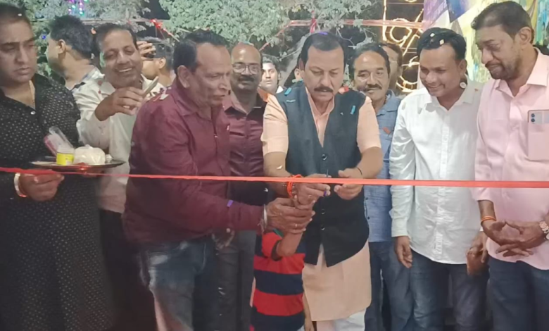 गणेश पंडाल में आकर्षक फिश टनल विभिन्न प्रकार की छोटी छोटी मछलियां दिखेगी