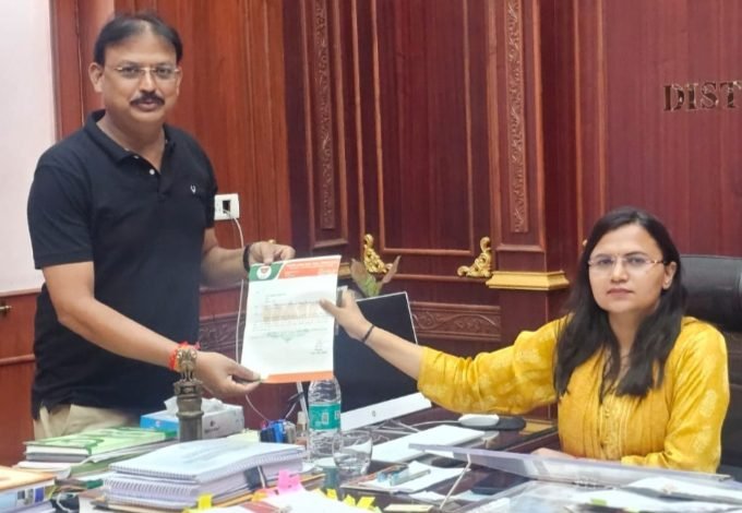 भिलाई: तालाबों की साफ सफाई को लेकर भाजपा जिलाध्यक्ष ने कलेक्टर को सौपा ज्ञापन..!!