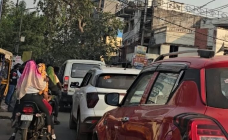 दुर्ग रेलवे स्टेशन के आस-पास भारी जाम का सामना करना पड़ता- शारदा गुप्ता दुर्ग रेलवे स्टेशन के आस-पास भारी जाम का सामना करना पड़ता- शारदा गुप्ता