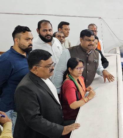 दुर्ग: भाजपा प्रत्याशी अलका बाघमार ने विधायक गजेन्द्र यादव के साथ दाखिल किया नामांकन