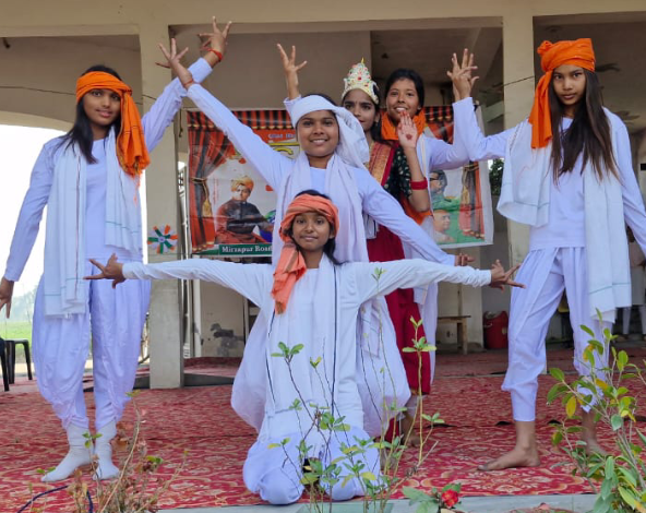 कासगंज: सेंट वी0 एन0 पब्लिक स्कूल में तिरंगा झंडा पूरी शान के साथ फहराया..जानिए रिपोर्ट