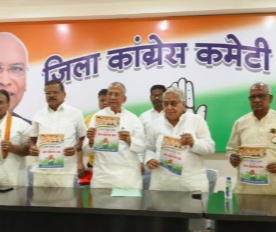 दुर्ग: कांग्रेस का घोषणा पत्र जारी, फ्री Wi-Fi, सेनेटरी नेपकिन, आवासहीनों को मकान,श्रद्धांजलि योजना में 5 हजार मिलेंगे