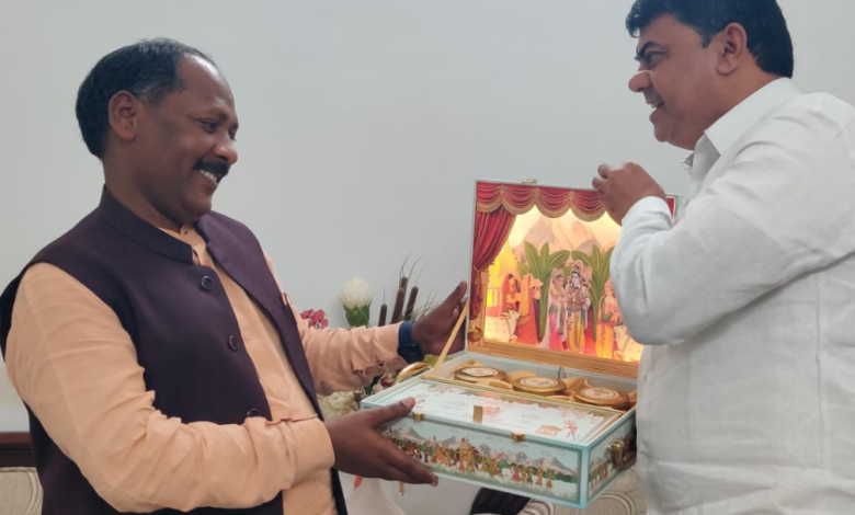 बाबा की बारात का आमंत्रण प्रदेश भाजपा संगठन को, भाजपा अध्यक्ष किरणदेव से लेकर जामवाल और पूर्व मंत्री अमर अग्रवाल,विक्रम शामिल होंगे…!