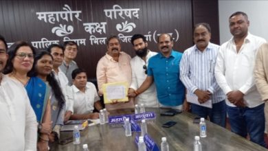 महापौर परिषद के समक्ष विचारार्थ बजट प्रस्तुत किया