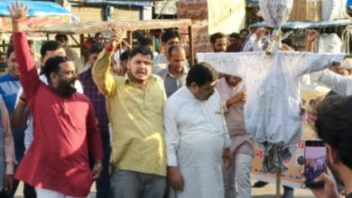 कासगंज: सांसद के बयान पर क्षत्रियों में आक्रोश,फूका पुतला