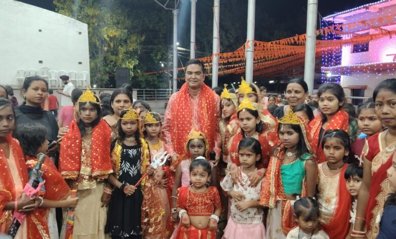 भिलाई: लोकांगन में 5100 कन्याओं का विधायक ने किया पूजन, पैर पखार आलता लगाया, चुनरी ओढ़ कन्याओं ने ग्रहण किया भोज, दक्षिणा-उपहार ले दिया आशीष