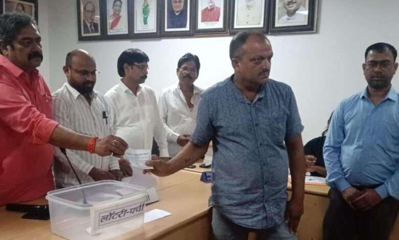 सीवरेज लाईन से प्रभावित हितग्राहियो को लाॅटरी से मिला स्थायी पीएम आवास।