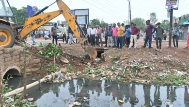 भिलाई: नालियों के ऊपर से अवैध कब्जा हटाए हटाने की कार्रवाई जारी